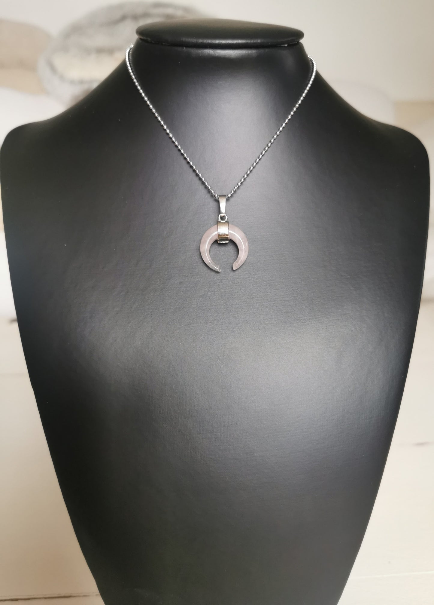 Colliers avec Pendentif Croissant de Lune en Quartz Rose, Améthyste, Cristal de Roche & Œil de Tigre