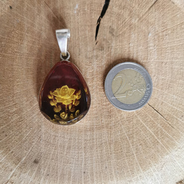 Pendentif en Ambre gravée - Roze