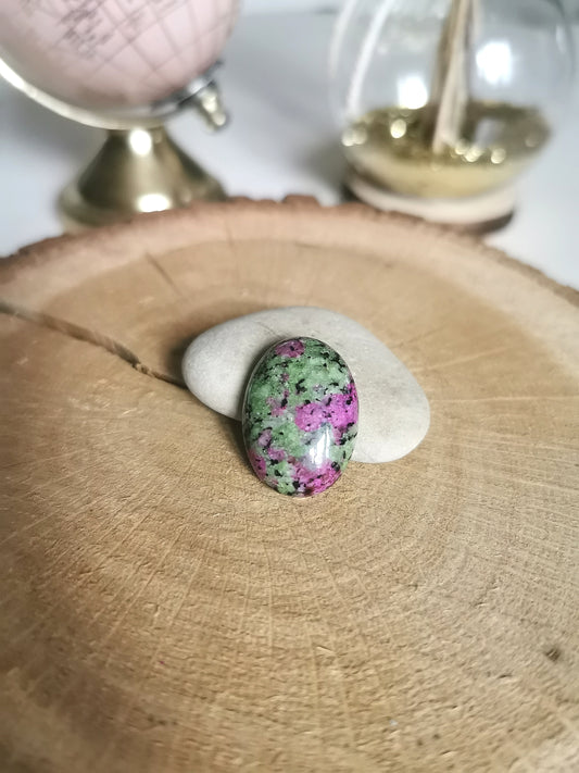 Cabochon en Rubis zoïsite N°1