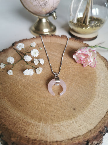 Colliers avec Pendentif Croissant de Lune en Quartz Rose, Améthyste, Cristal de Roche & Œil de Tigre